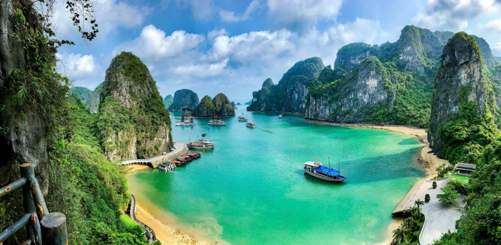 Viewpoint in Ha Long bay